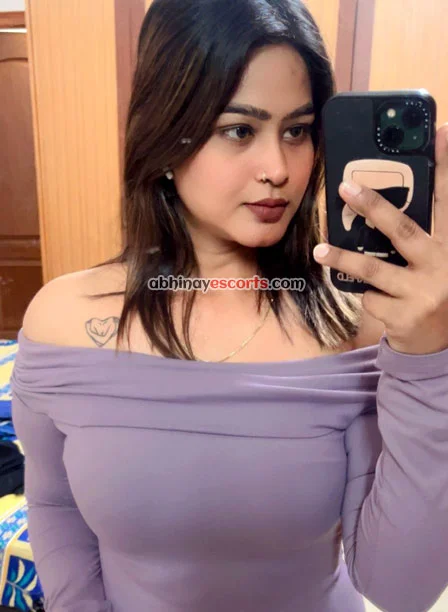 Sexy Young call girl service In Hitech City - Kiran Singh